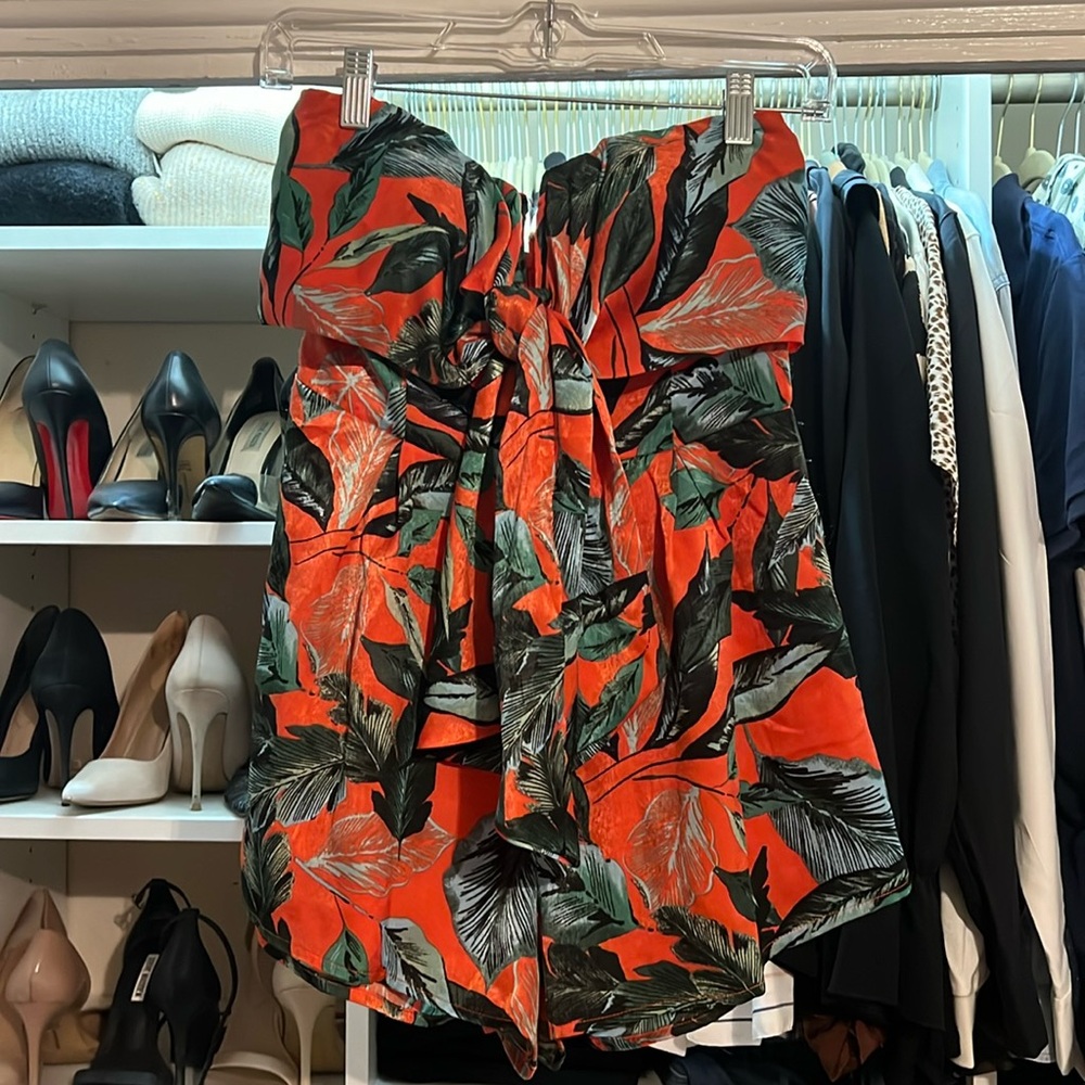 Strapless romper with tie in the front, short bottom